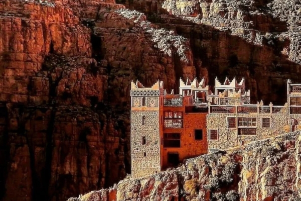 Discover Morocco on our 10 Days Tour from Casablanca. Visit Chefchaouen, Fes, Merzouga Desert, Todra Gorge, Ait Ben Haddou, Marrakech.