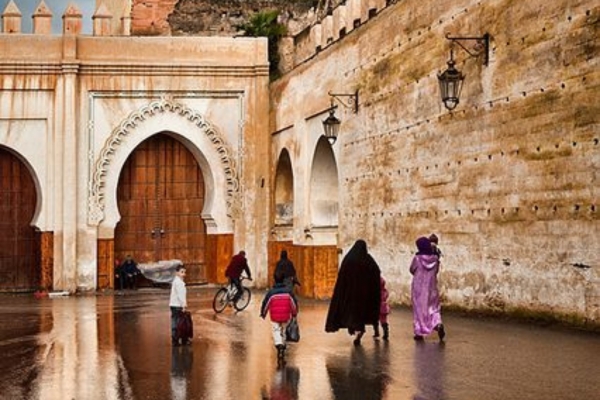 Discover the perfect 8 Day Itinerary Morocco. Explore Chefchaouen, Fes, Merzouga Desert, Todgha Gorge, Ait Ben Haddou, and Marrakech.